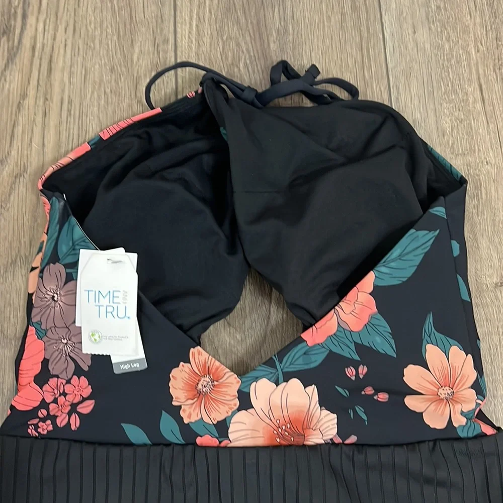 Time‎ and Tru Floral Hardware One Piece Swimsuit Size L((12-14)
